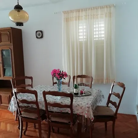 Apartment In With Sea View, Balcony, Air Conditioning, Wifi 195-1